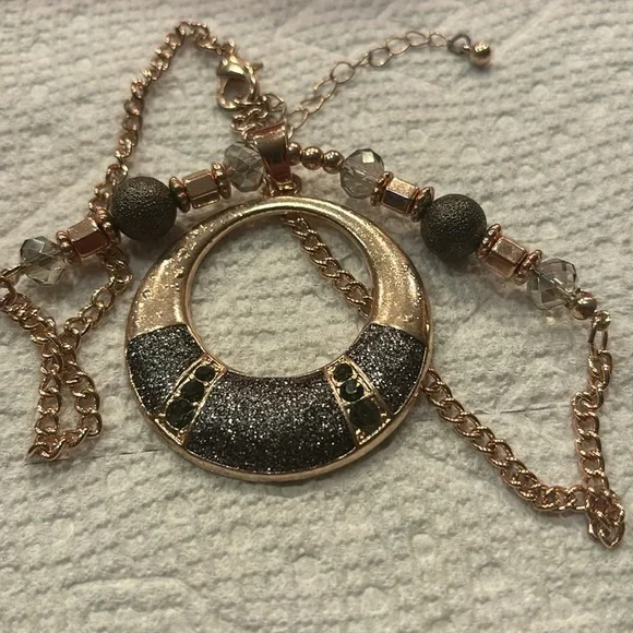 Women’s assorted necklaces - Picture 2 of 5